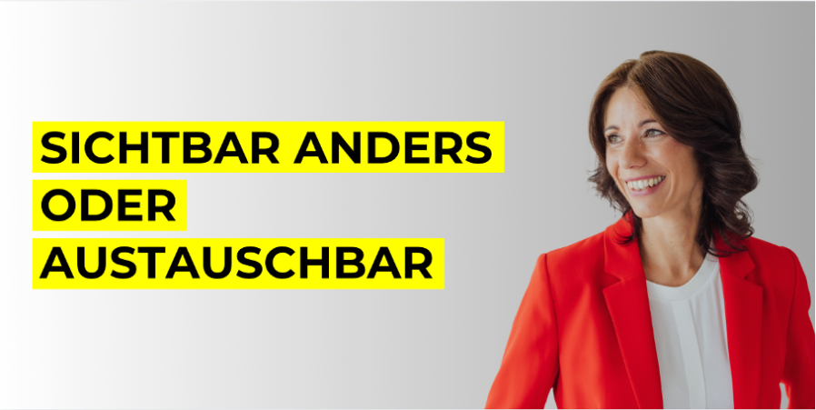 Frau im roten Blazer vor grauem Hintergrund, Schrift "Sichtbar anders oder austauschbar"
