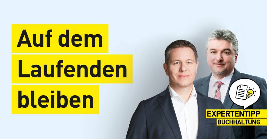 Grafik mit zwei Männern in Anzügen und der Aufschrift „Auf dem Laufenden bleiben“